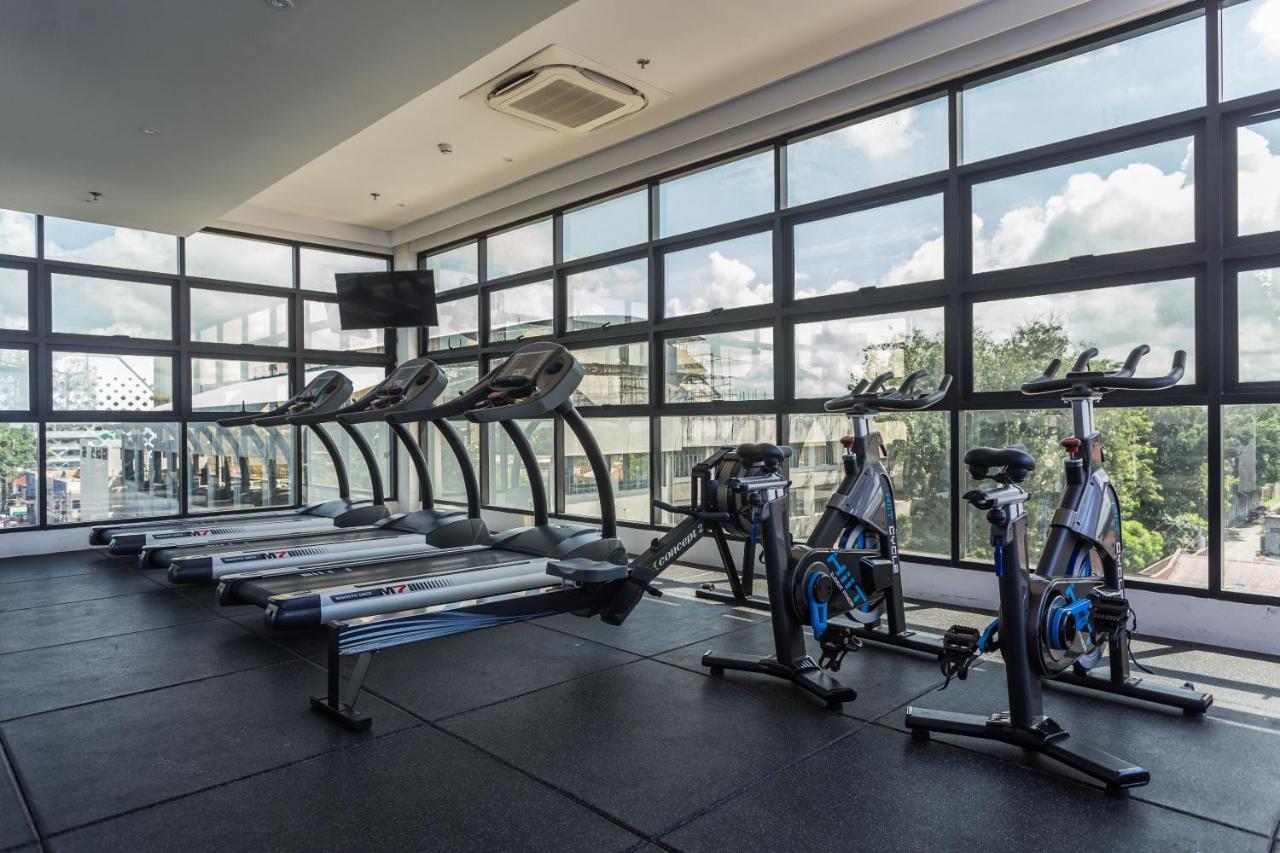 Stonehill Suites Bacolod Exteriör bild