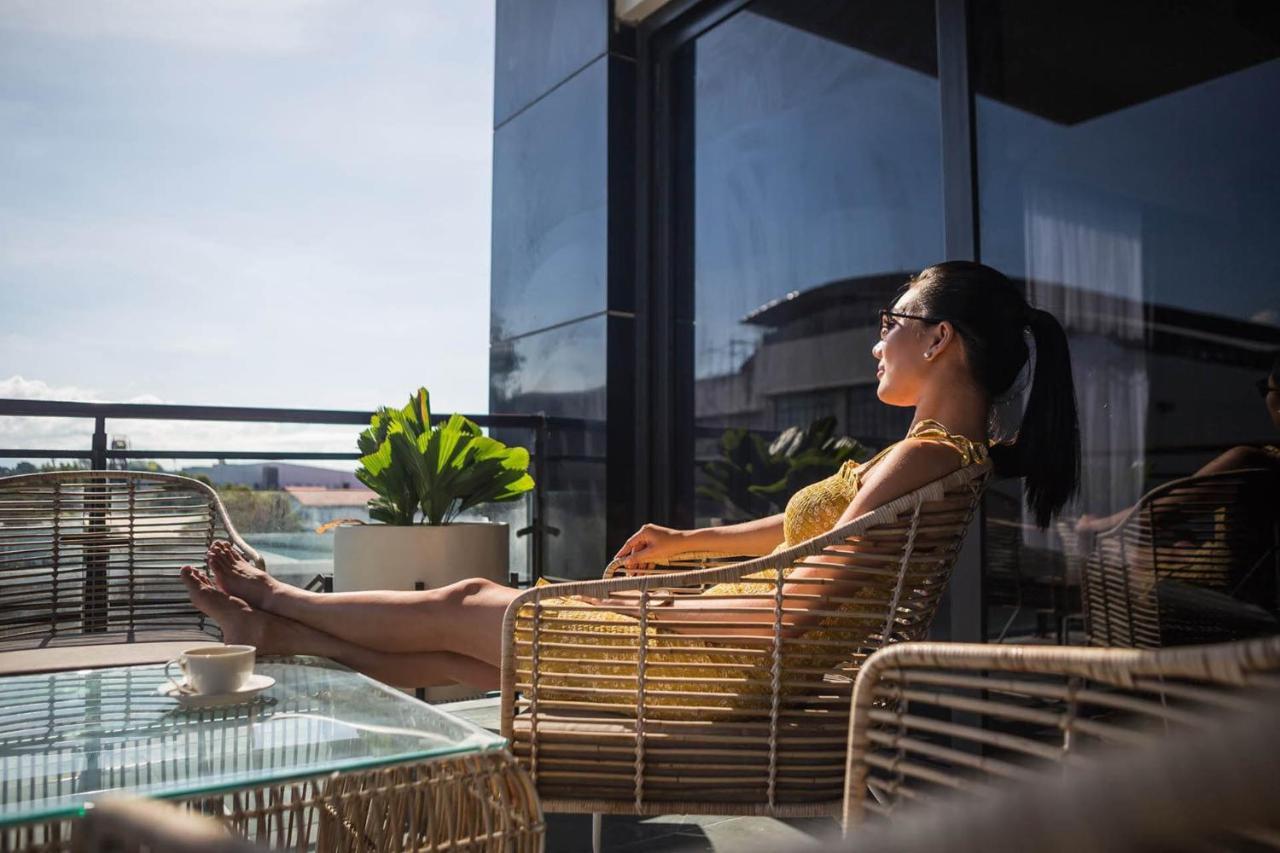 Stonehill Suites Bacolod Exteriör bild