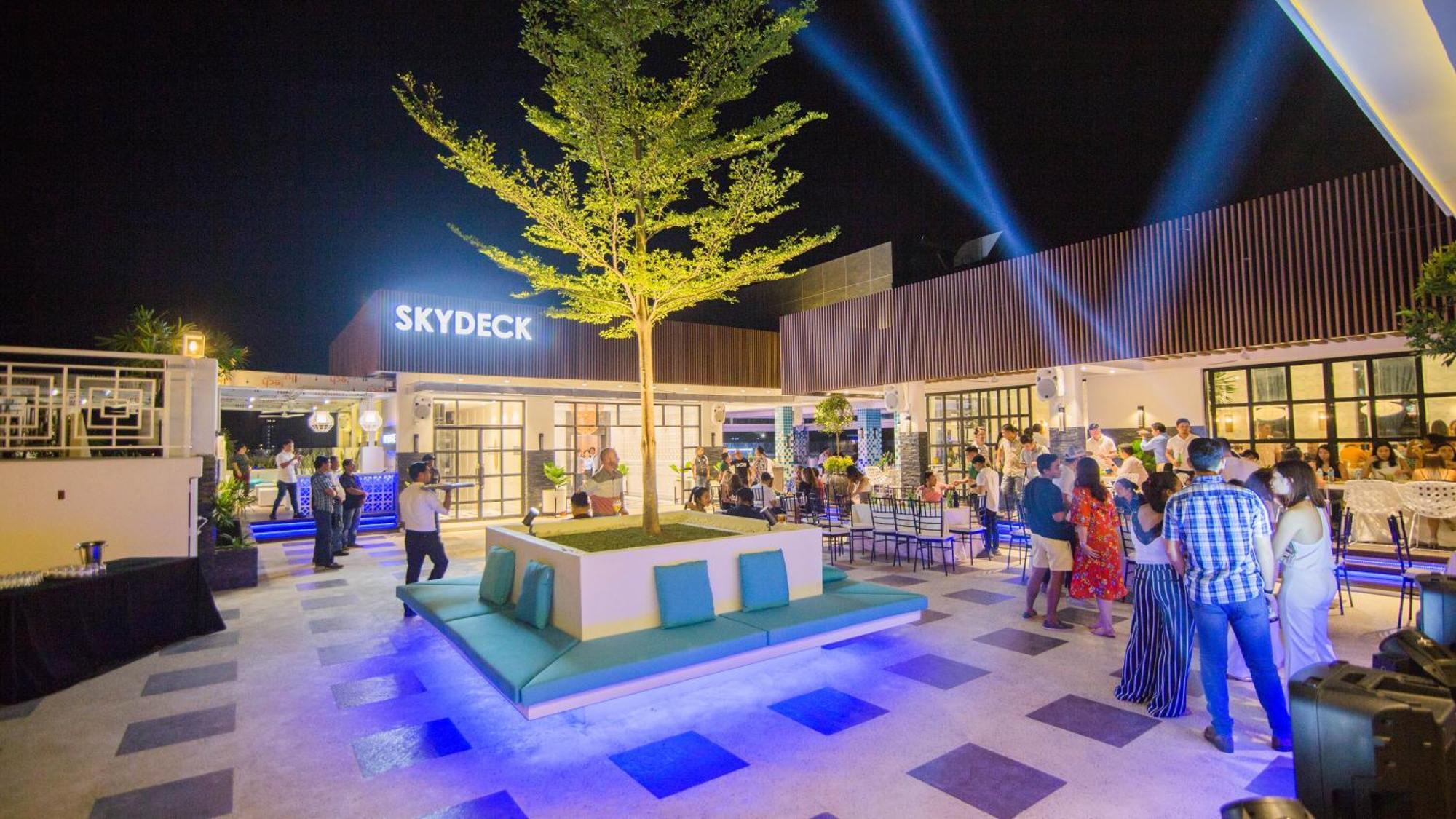 Stonehill Suites Bacolod Exteriör bild