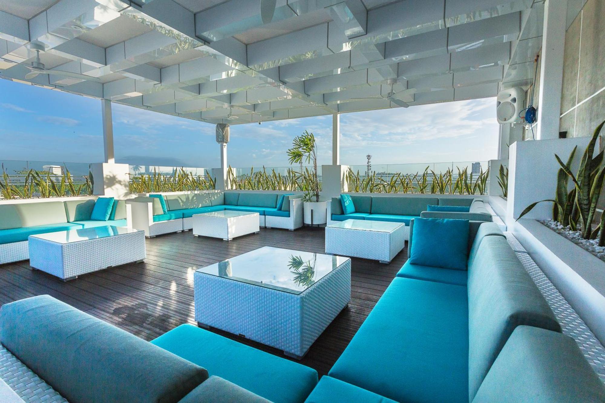 Stonehill Suites Bacolod Exteriör bild