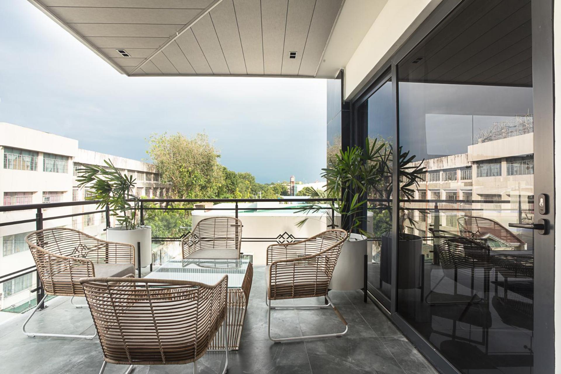 Stonehill Suites Bacolod Exteriör bild
