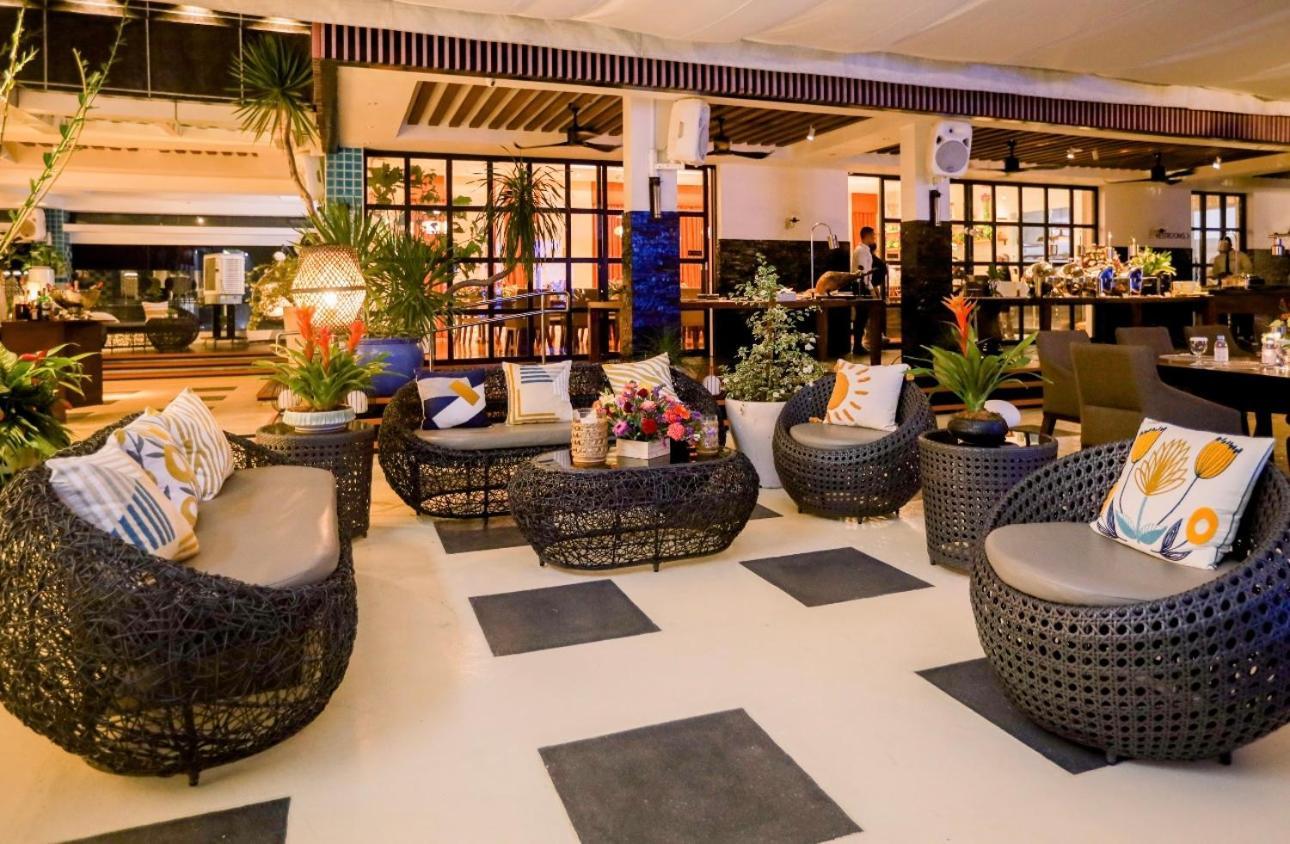 Stonehill Suites Bacolod Exteriör bild